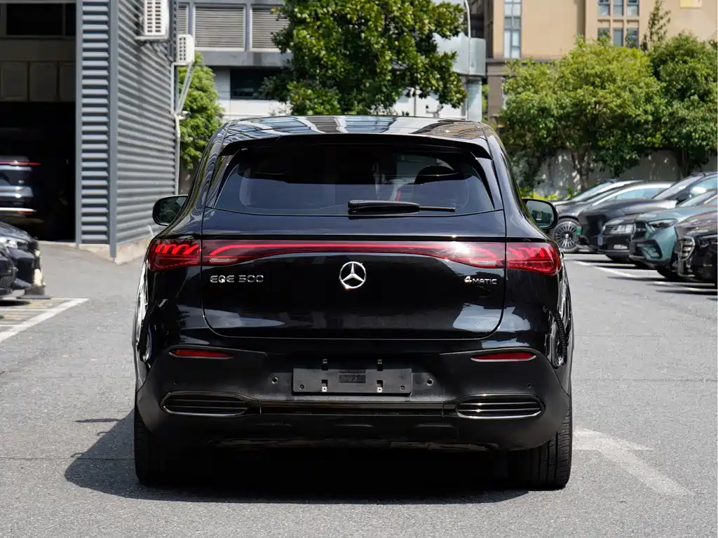 Mercedes-Benz EQE SUV — миниатюра 5