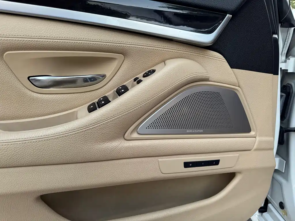 BMW 5 Series — миниатюра 11