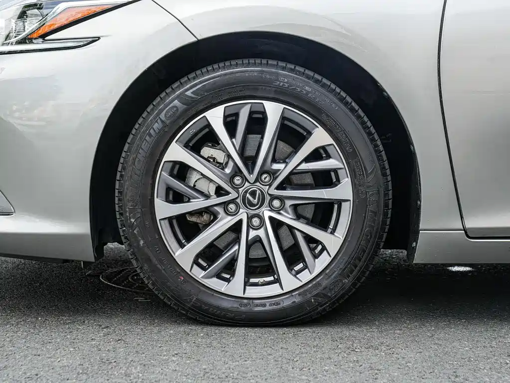 Lexus ES — миниатюра 8