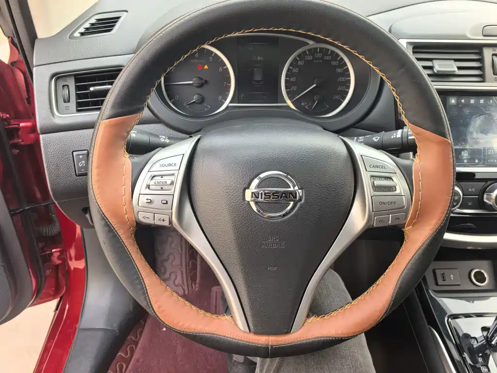 Nissan Tiida — миниатюра 9