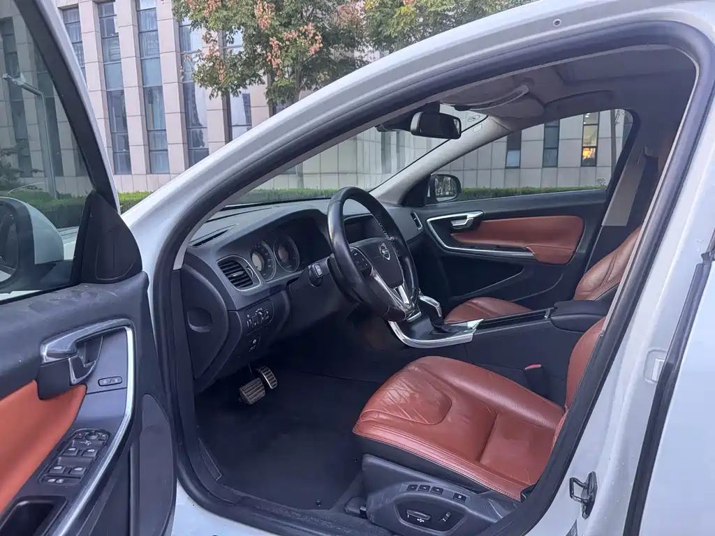 Volvo S60 (Import) — миниатюра 7