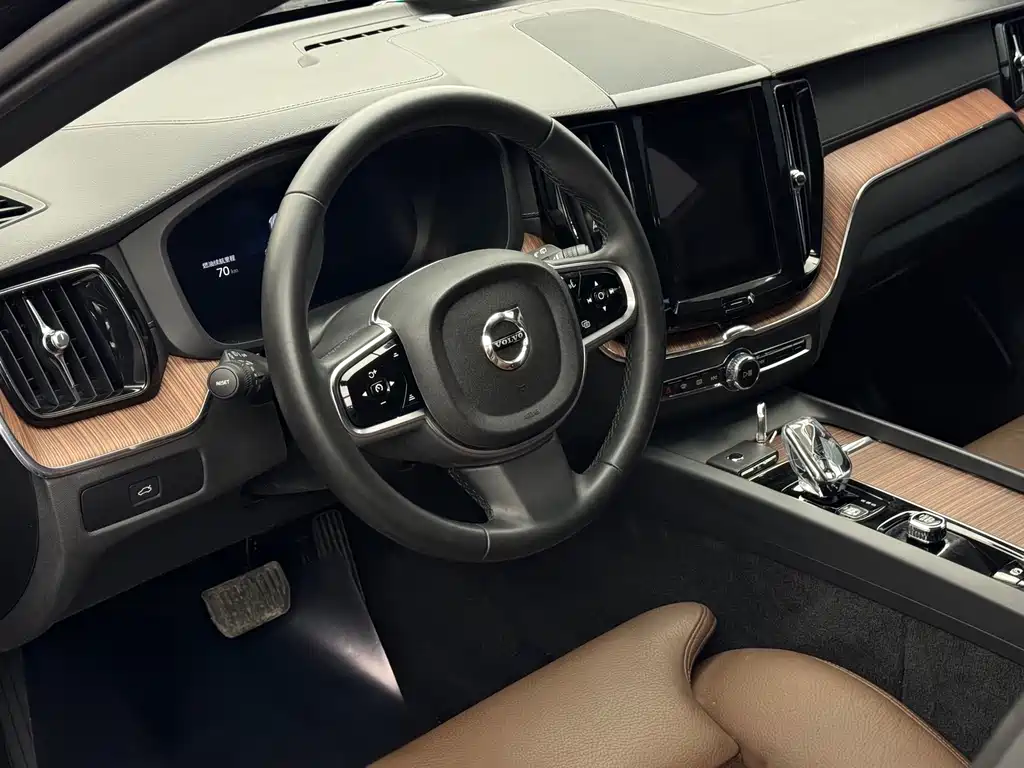 Volvo XC60 2025 B5 Sport