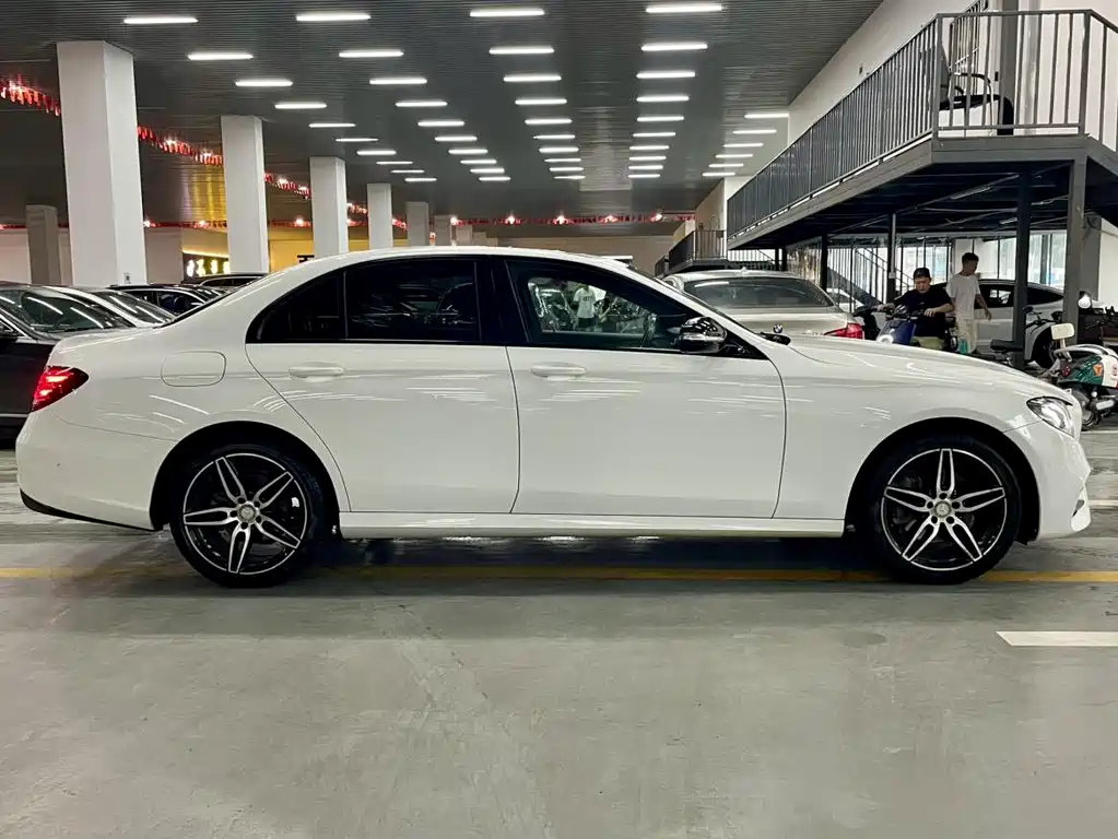Mercedes-Benz E-Class — миниатюра 6