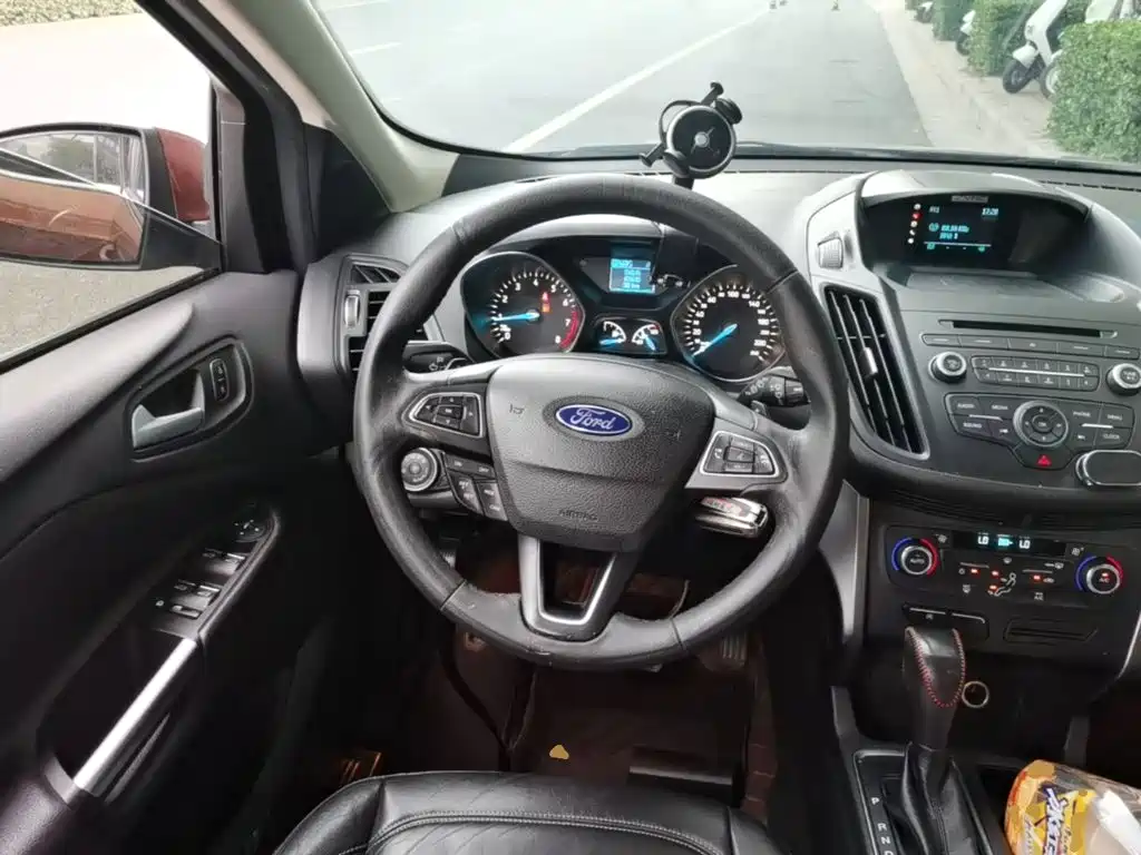 Ford Kuga — миниатюра 11