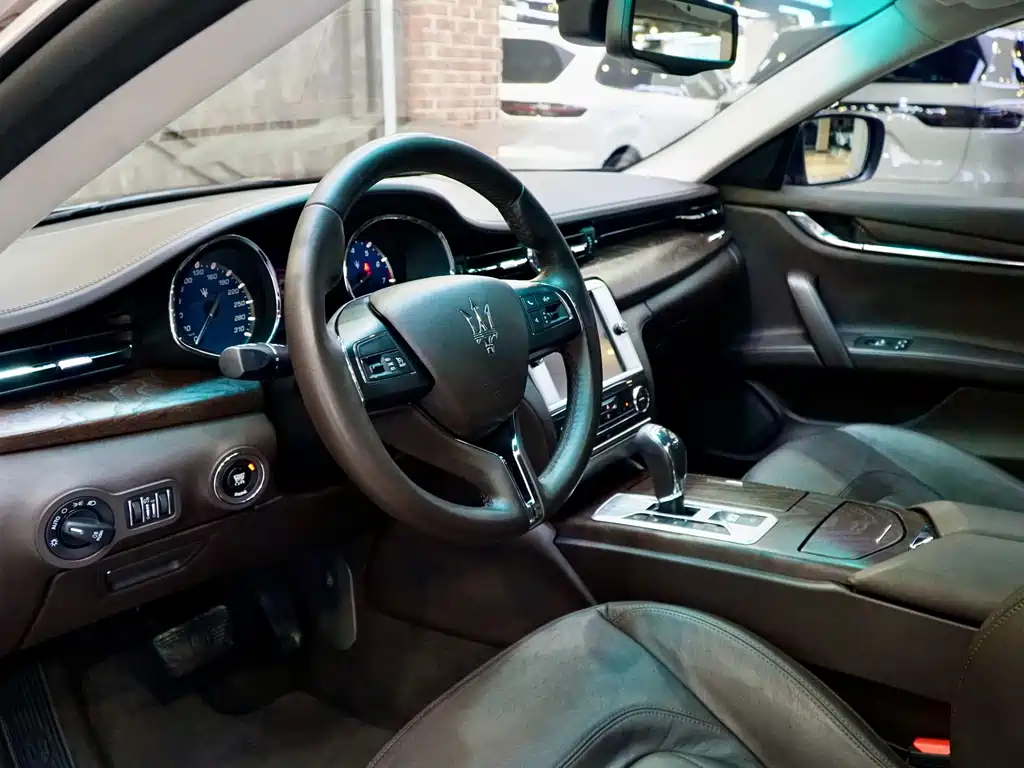 Maserati Quattroporte — миниатюра 6