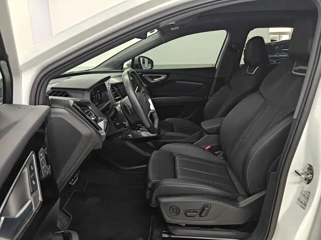 Audi Q4 e-tron — миниатюра 11