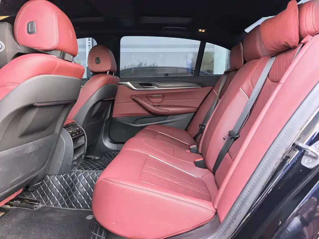BMW 5 Series New Energy — миниатюра 11