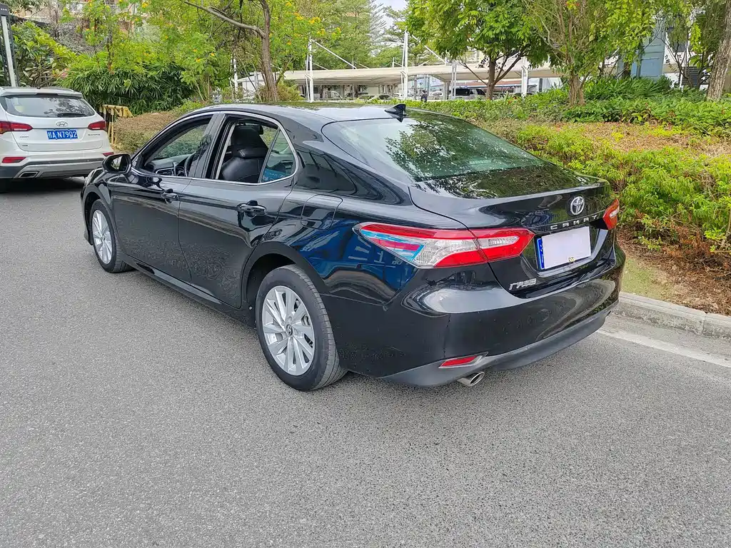 Toyota Camry — миниатюра 3