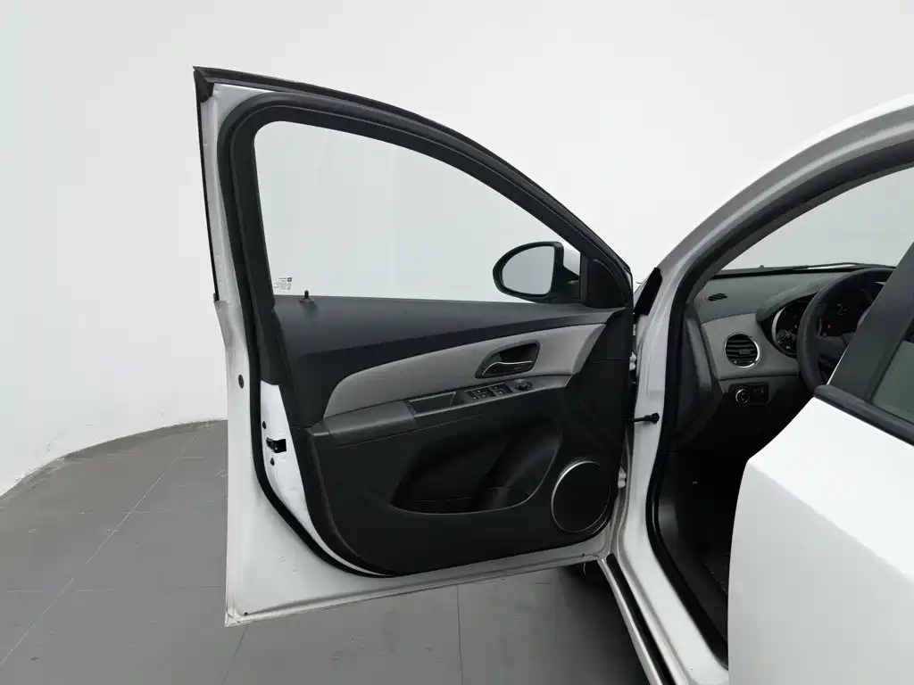 Chevrolet Cruze — миниатюра 8