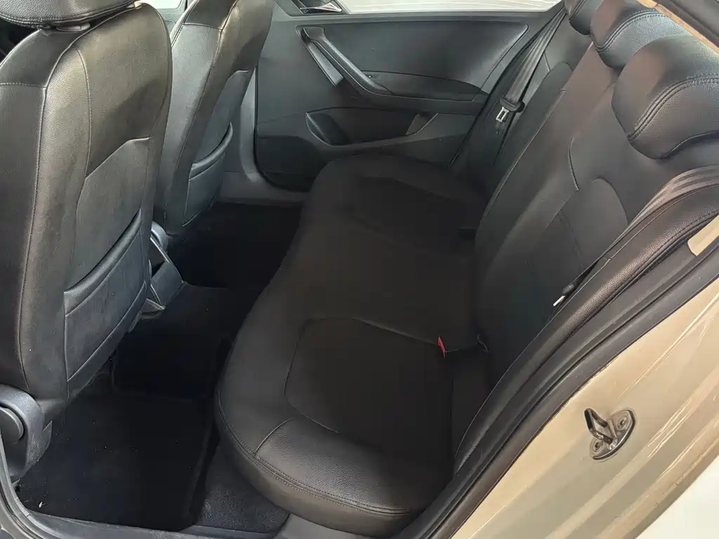 Volkswagen Jetta — миниатюра 16