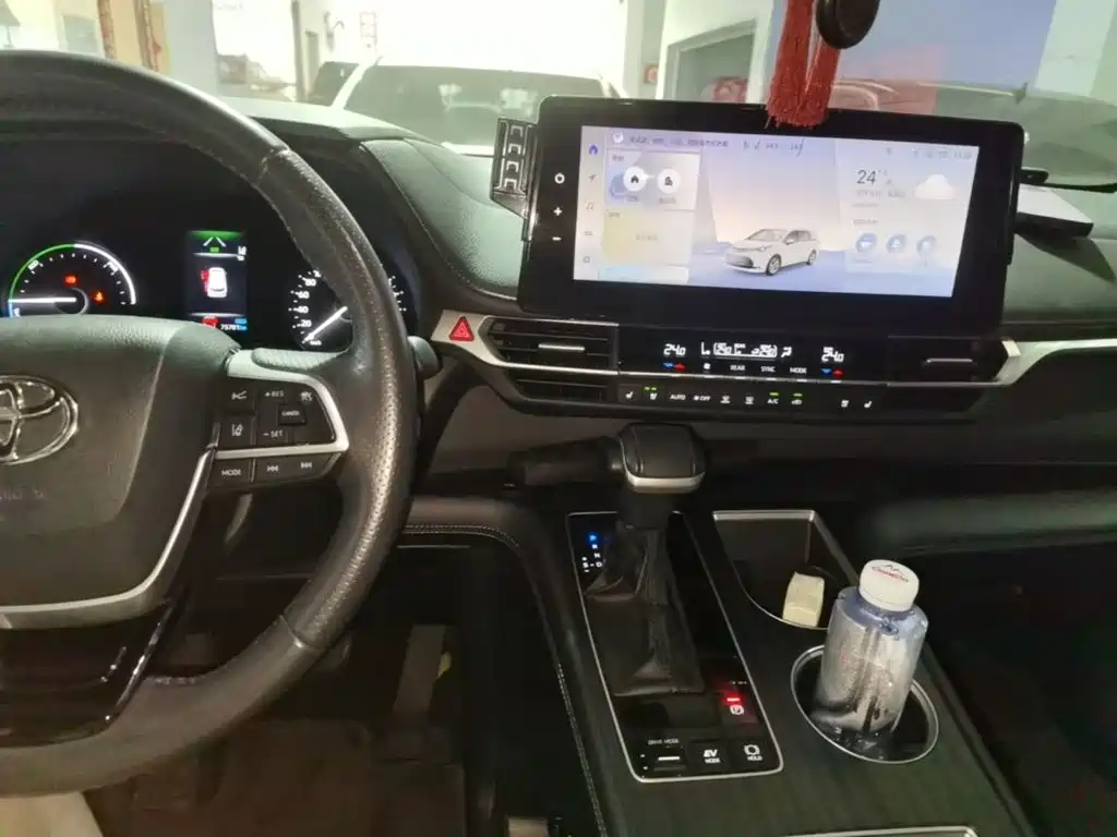 Toyota Sienna — миниатюра 13