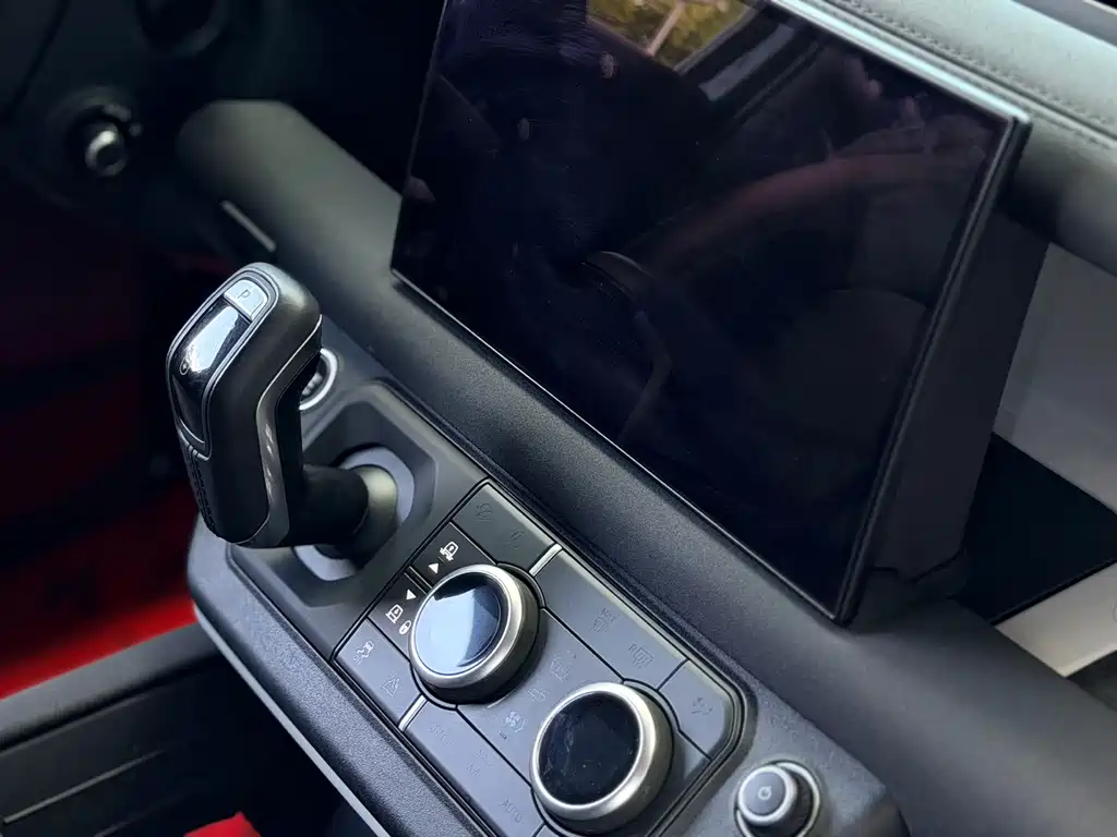 Land Rover Defender — миниатюра 6