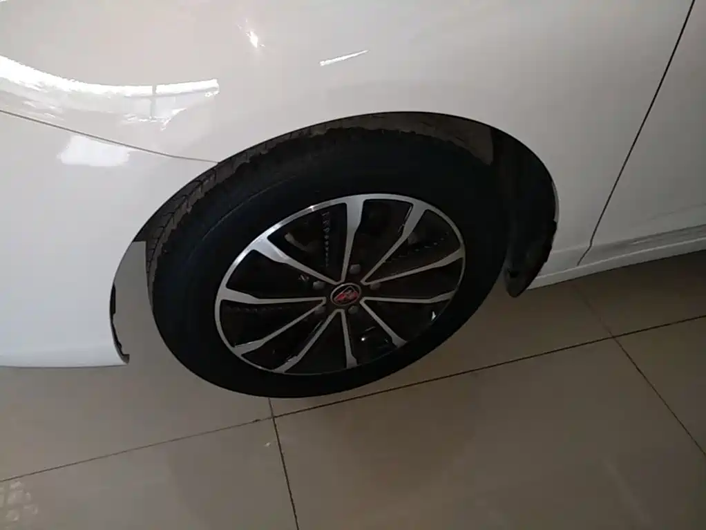 Roewe i5 — миниатюра 23