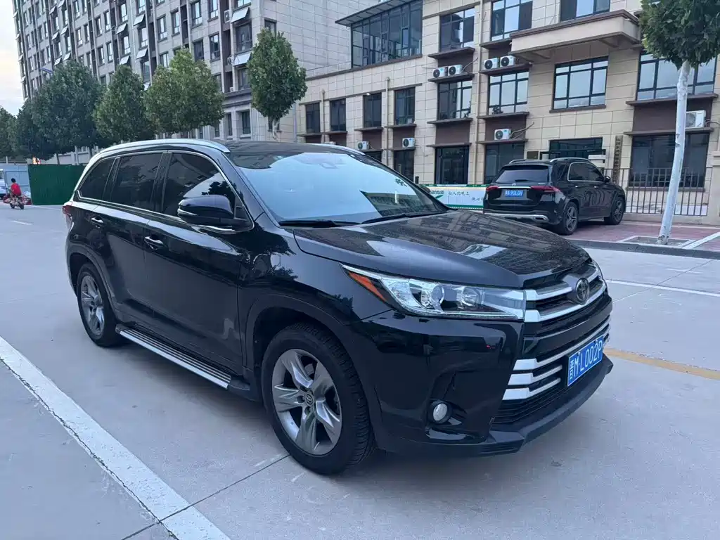 TOYOTA HIGHLANDER
