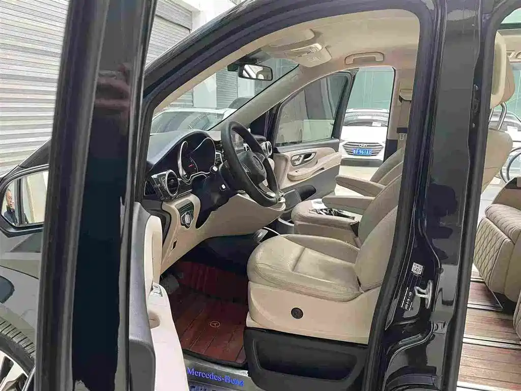 MERCEDES-BENZ V CLASS