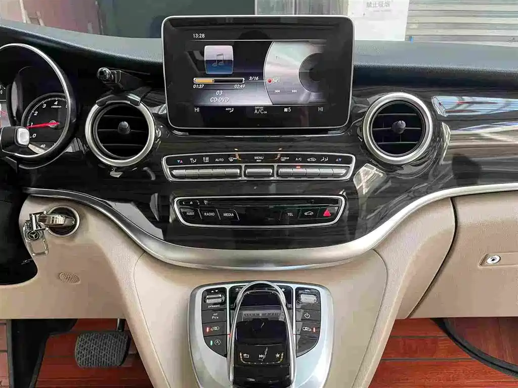 MERCEDES-BENZ V CLASS