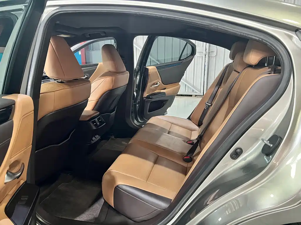 Lexus ES — миниатюра 6