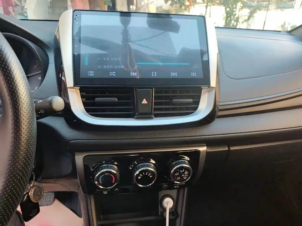 Toyota Yaris L — миниатюра 6