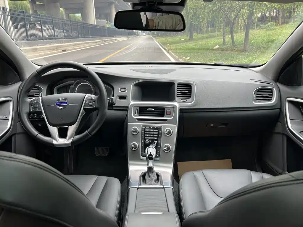 Volvo S60 — миниатюра 5