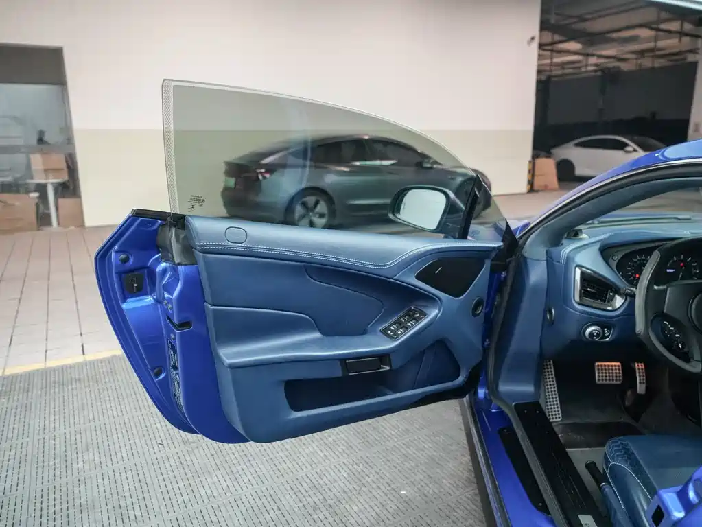 Aston Martin Vanquish — миниатюра 9