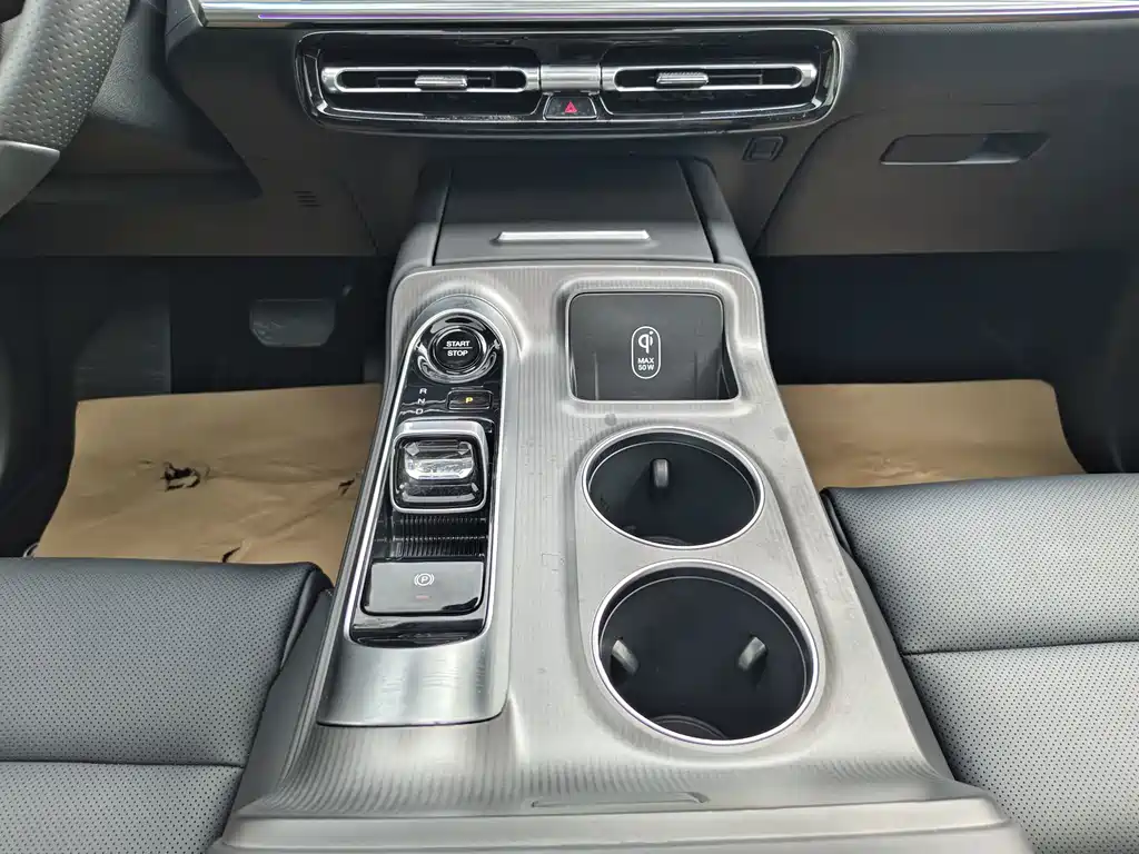 GAC Motor 传祺E8 PHEV — миниатюра 28
