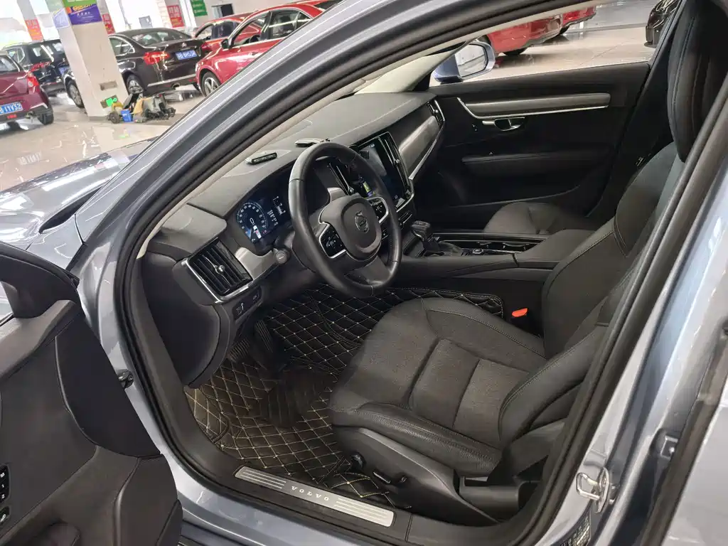 Volvo S90 — миниатюра 7