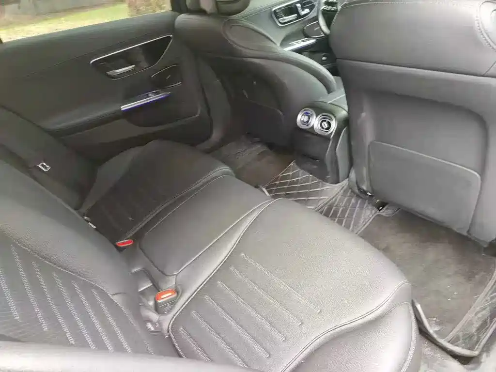 Mercedes-Benz C-Class — миниатюра 6