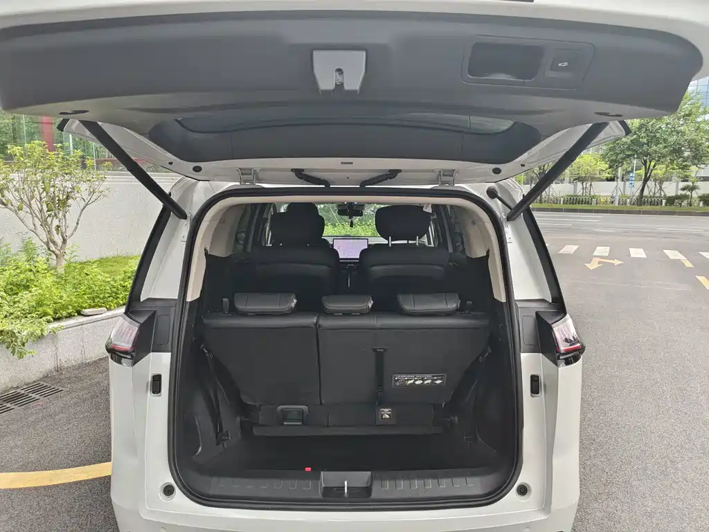 GAC Motor 传祺E8 PHEV — миниатюра 37