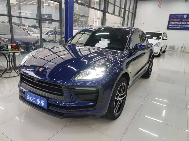 PORSCHE MACAN