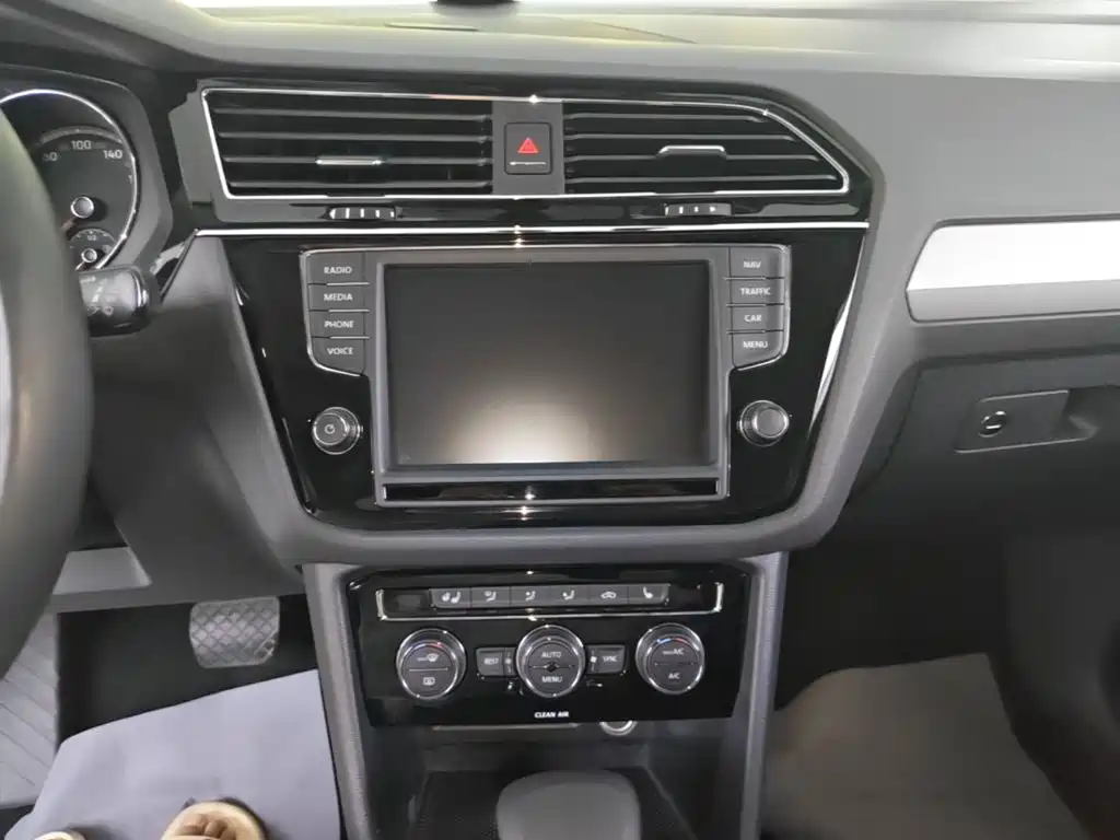 Volkswagen Tiguan L — миниатюра 13