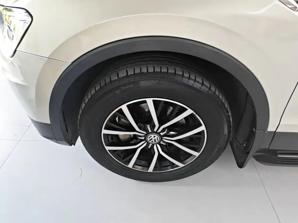 Volkswagen Tiguan L — миниатюра 23