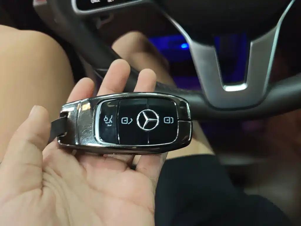 Mercedes-Benz E-Class — миниатюра 9