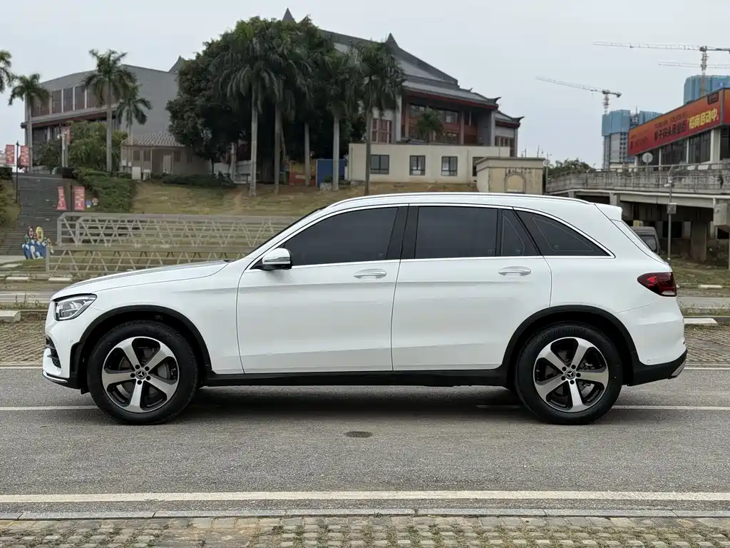MERCEDES-BENZ GLC