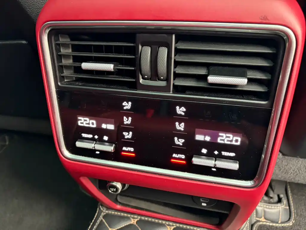 Porsche Cayenne Hybrid — миниатюра 7