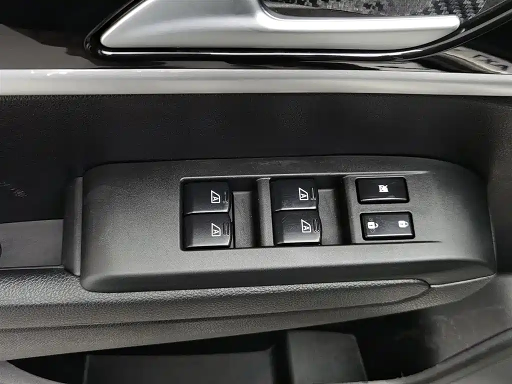 Dongfeng AX7 2015 2.0L AT