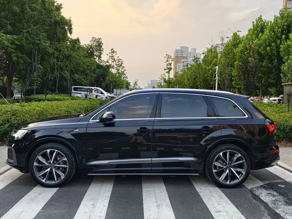Audi Q7 2021 55 TFSI quattro S line Sport