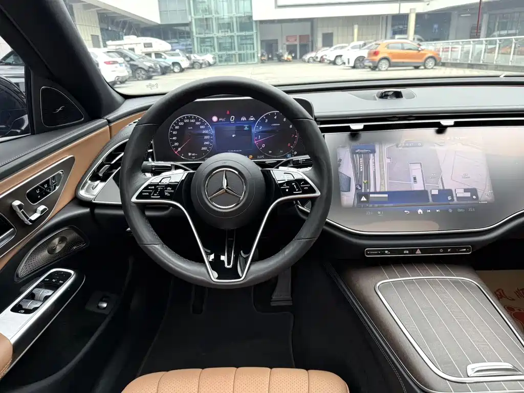Mercedes-Benz E-Class — миниатюра 7