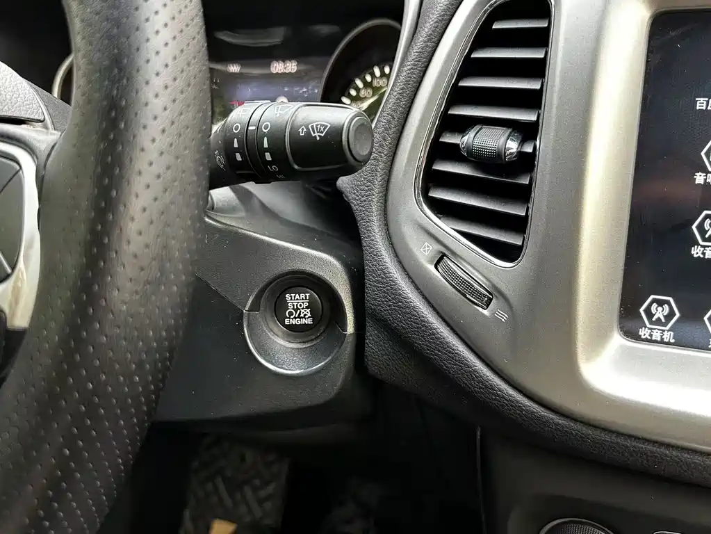 Jeep Compass — миниатюра 11