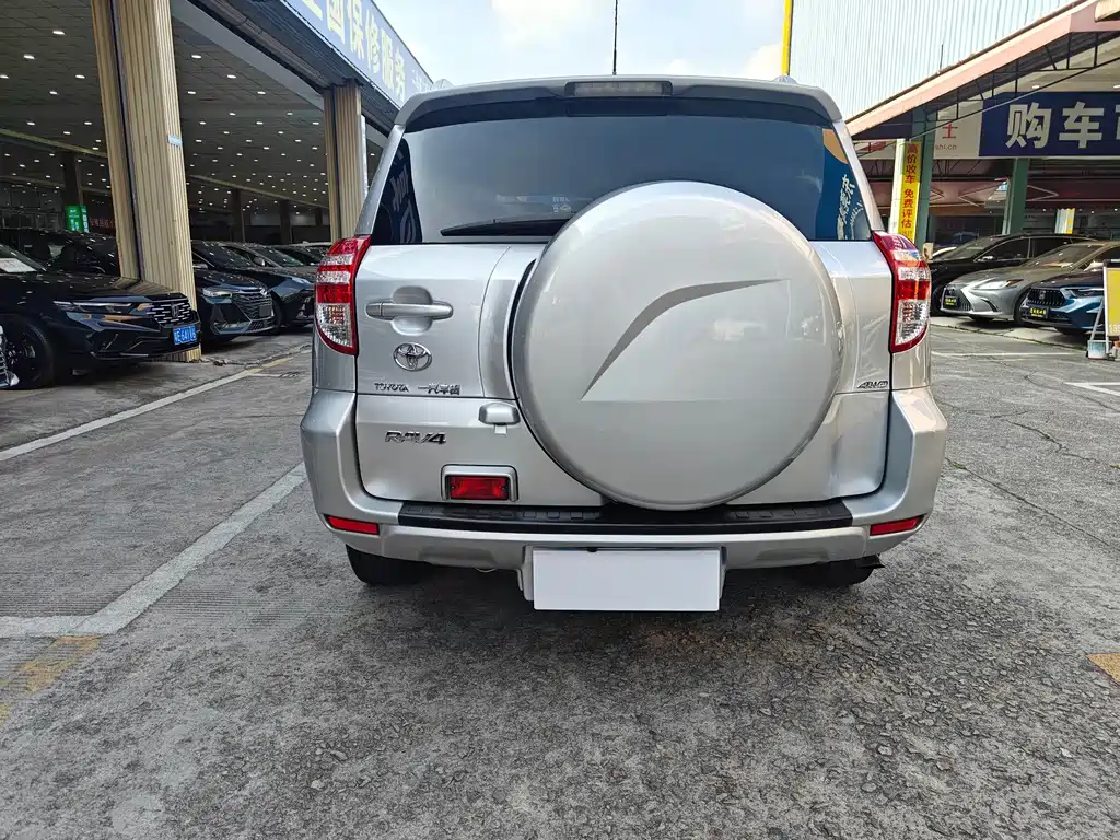 Toyota RAV4 — миниатюра 11