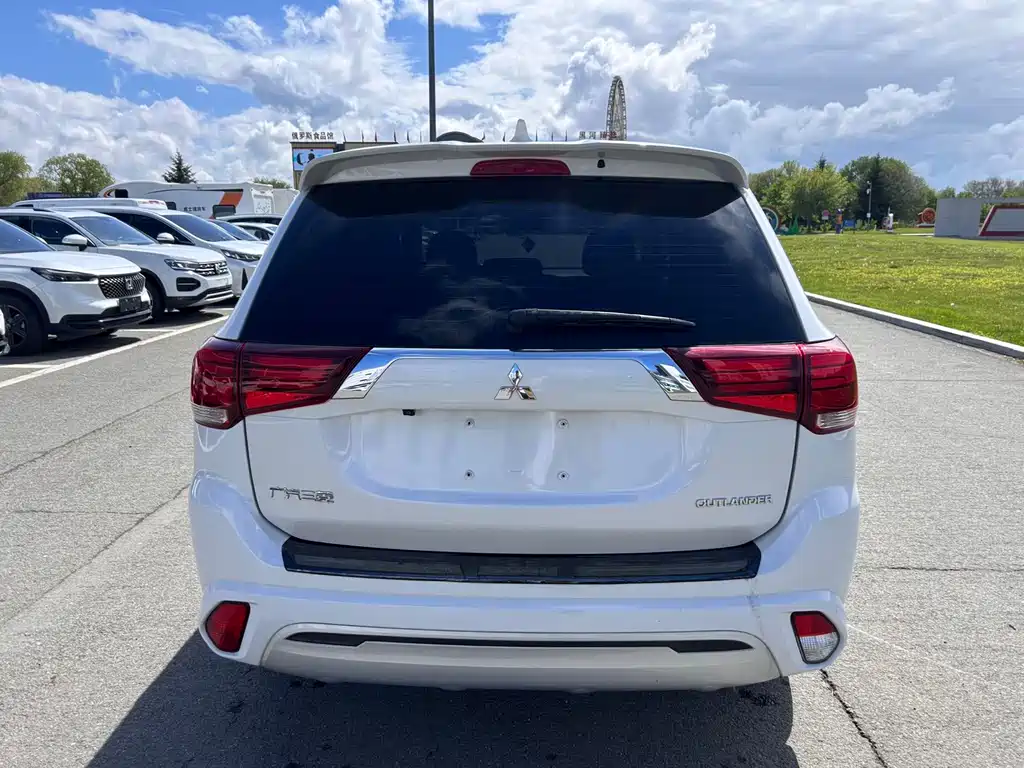 Mitsubishi Outlander — миниатюра 11