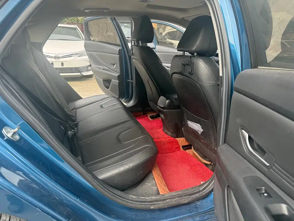 Hyundai Elantra — миниатюра 12