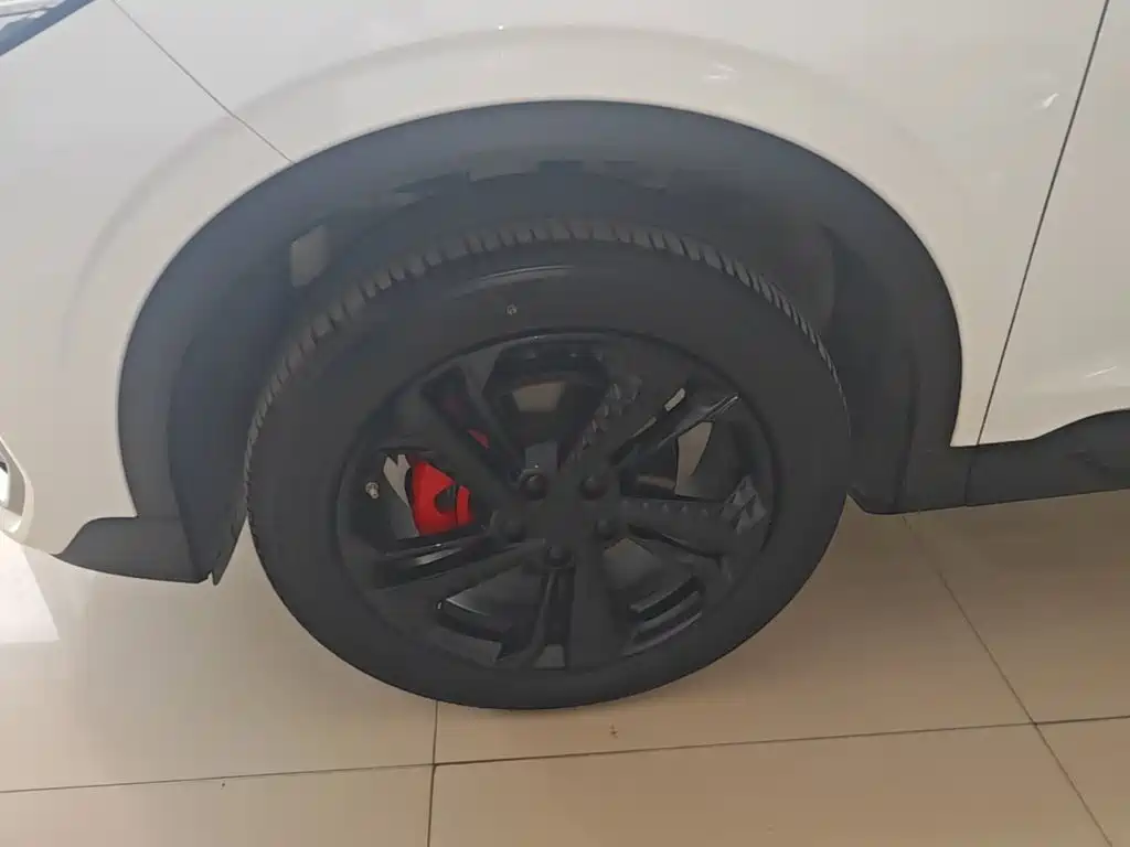 Geely Binyue — миниатюра 23