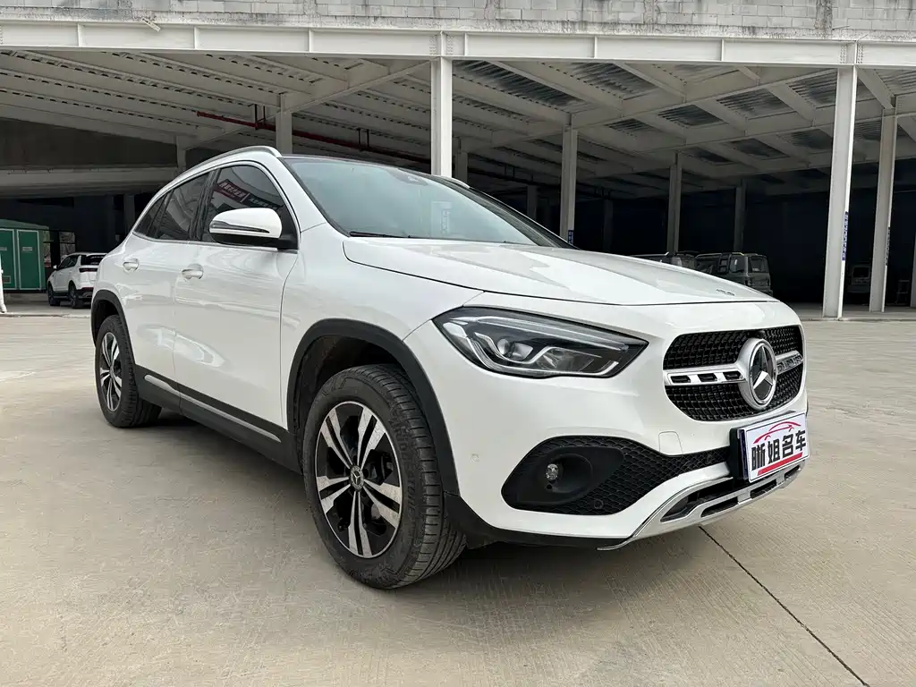 MERCEDES-BENZ GLA