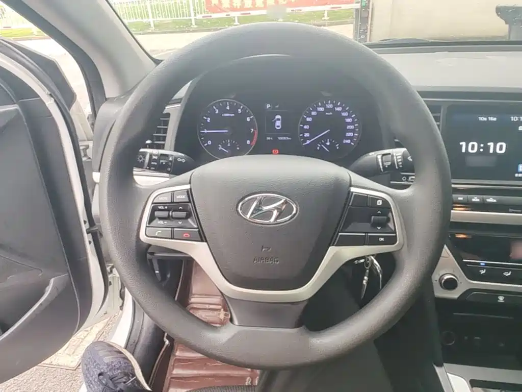 Hyundai Elantra — миниатюра 11