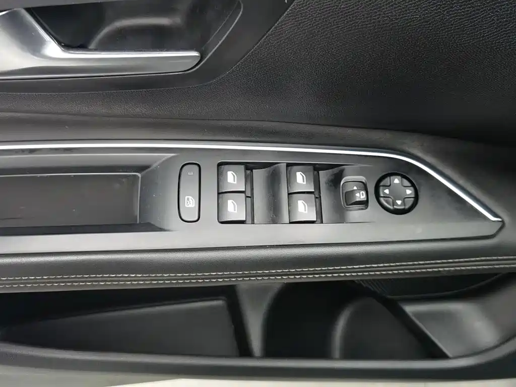 Peugeot 5008 — миниатюра 9
