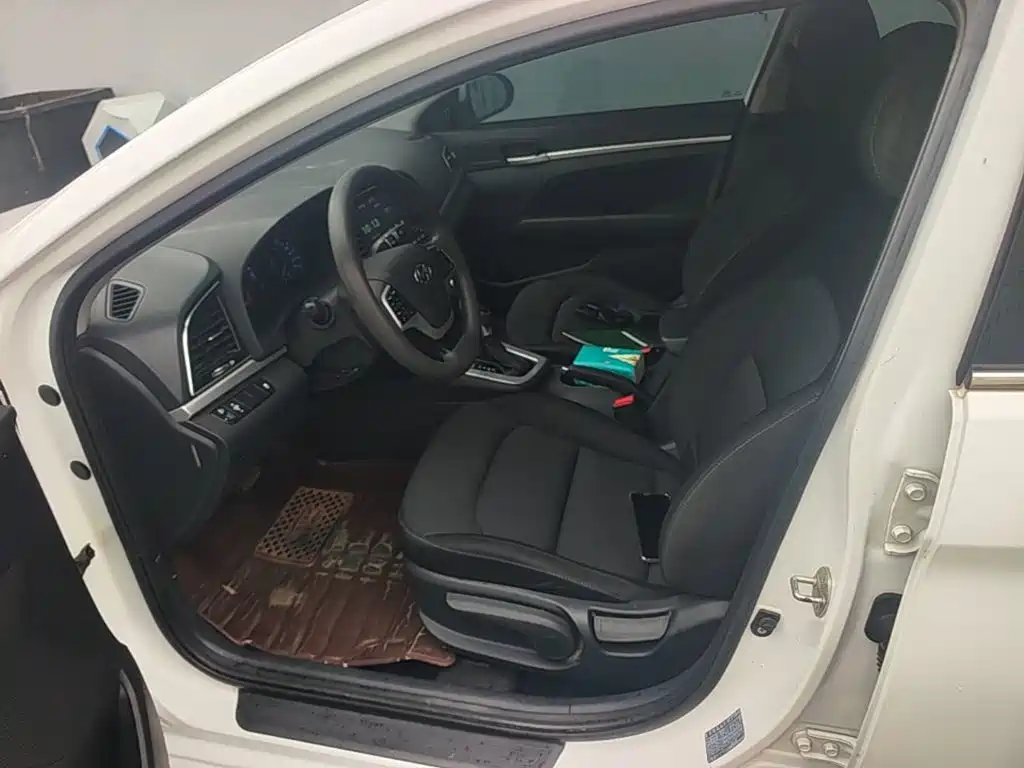 Hyundai Elantra — миниатюра 15