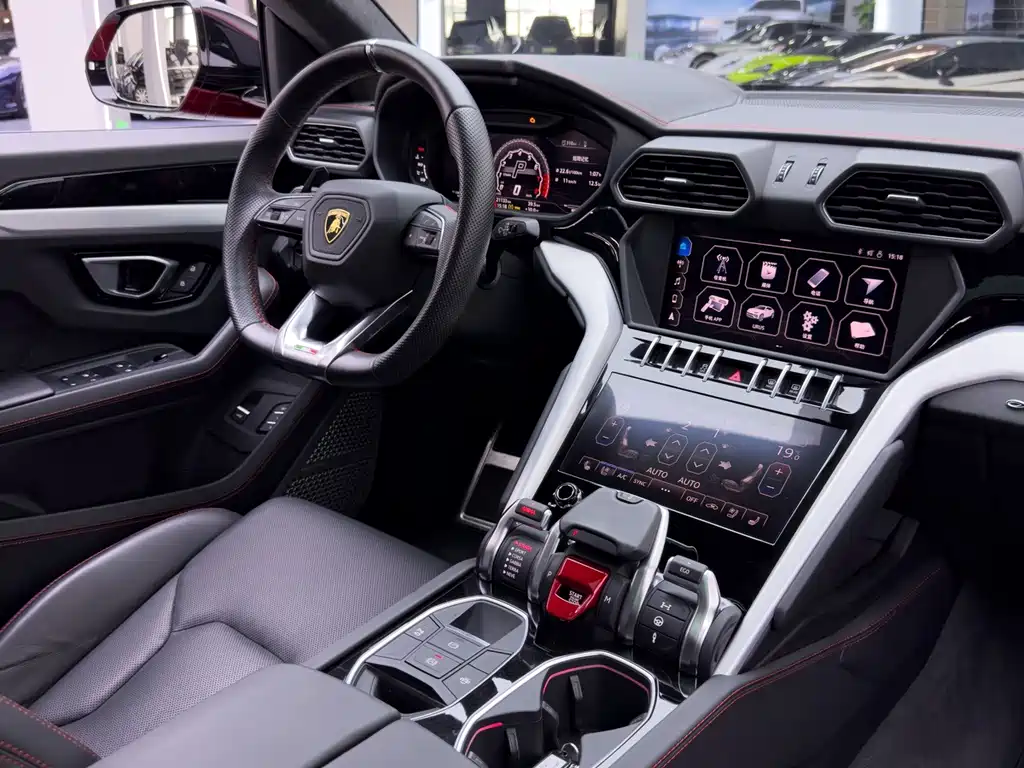 Lamborghini Urus — миниатюра 17