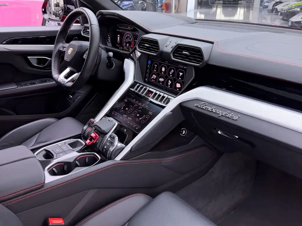 Lamborghini Urus — миниатюра 16