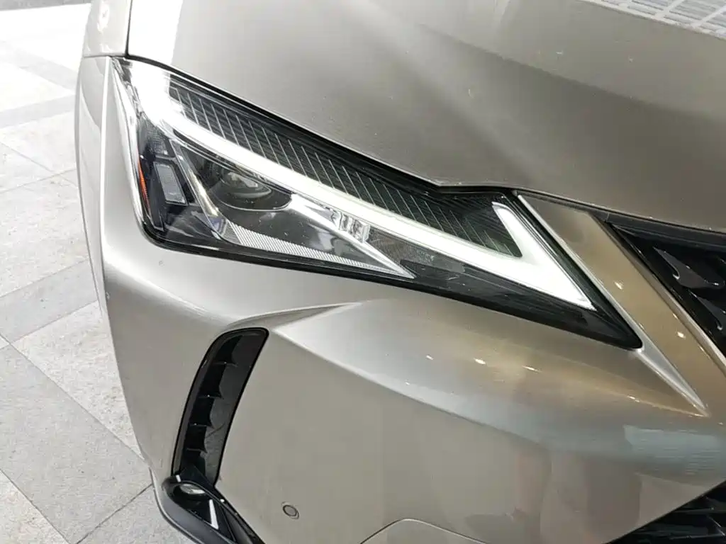 Lexus UX New Energy — миниатюра 11
