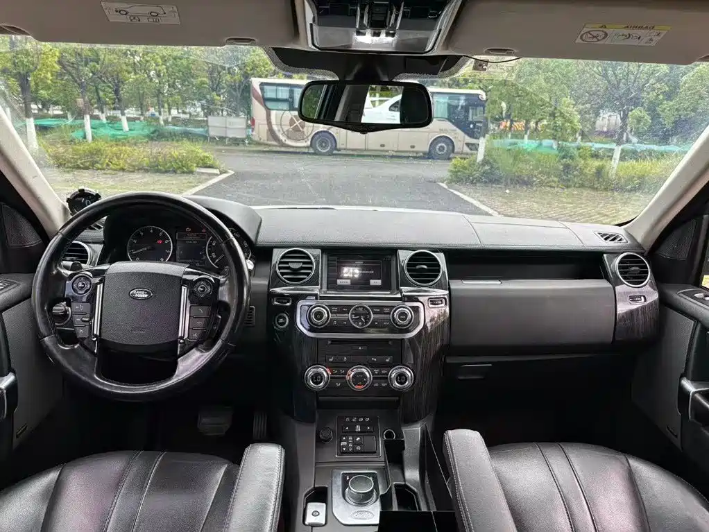 Land Rover Discovery 2015 3.0 SC V6 SE